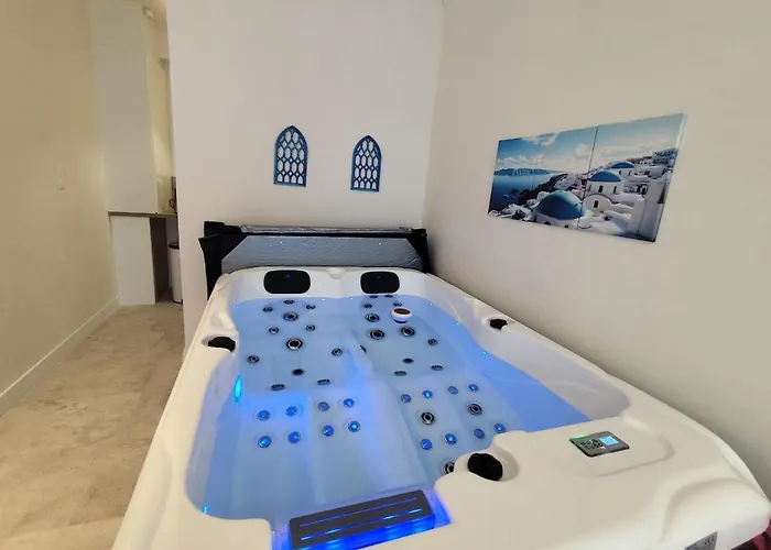 Santorini, Relaxing Spa, Terrace And Parking Poitiers