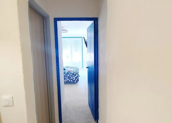 Santorini, Relaxing Spa, Terrace And Parking Apartment